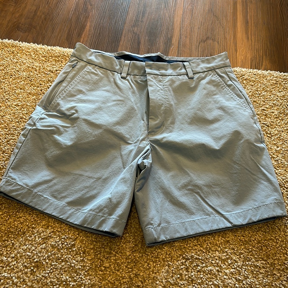 Men’s Vineyard Vines 7” On-The-Go shorts
